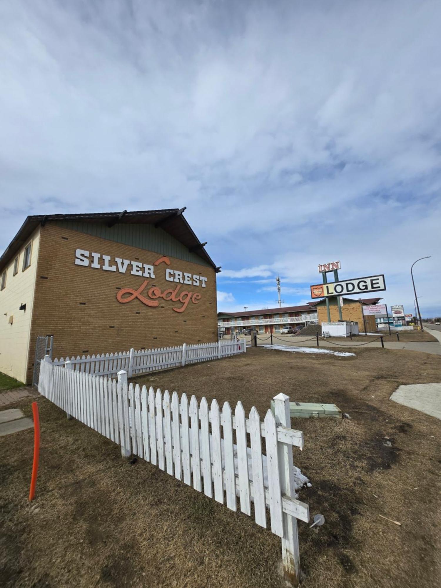 Silver Crest Lodge Гранд Прери Екстериор снимка